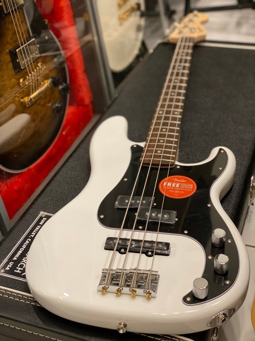 Squier Affinity Precision Bass Pj Olympic White With Laurel Fb
